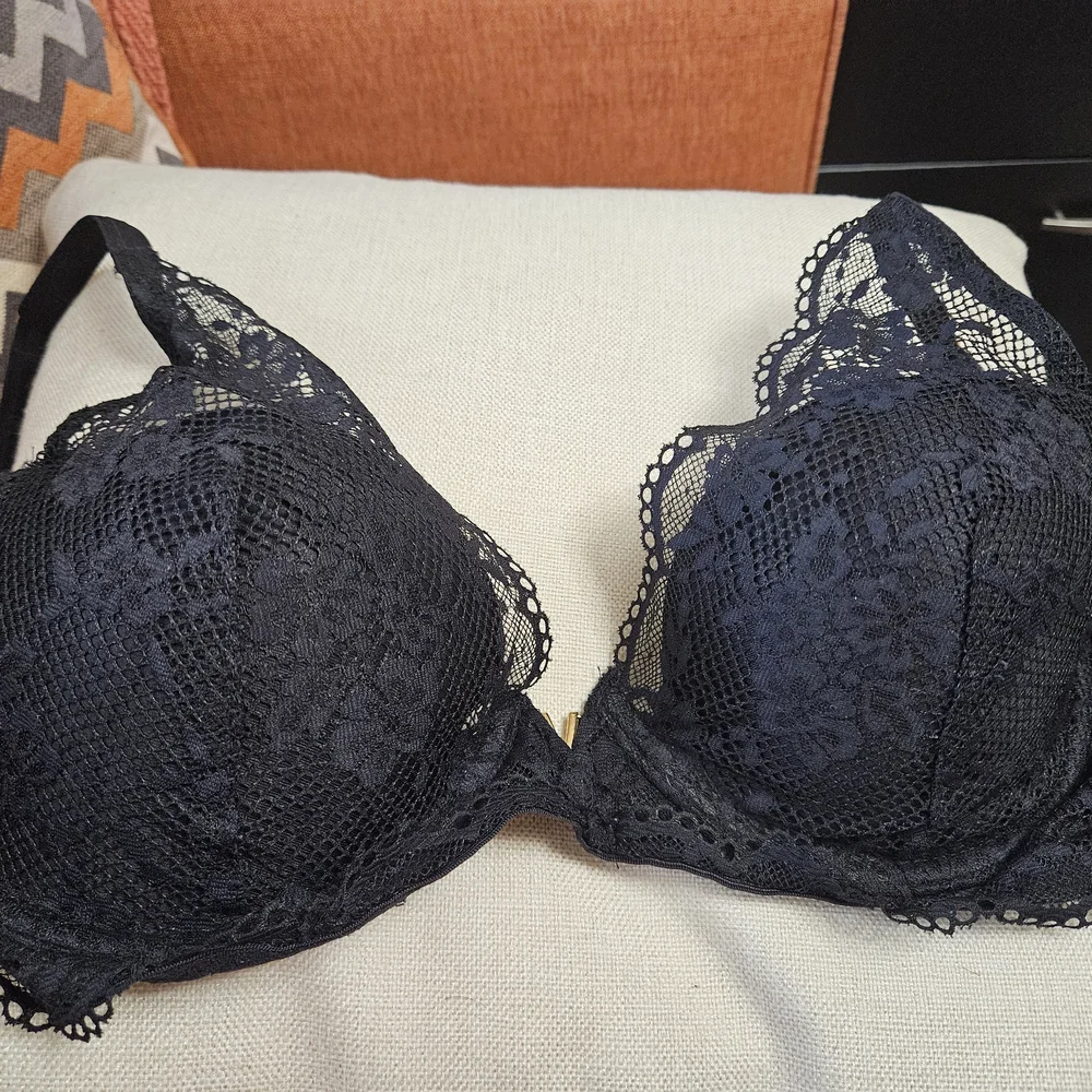 Victoria's Secret Midnight Lace Bra - Picture 1 of 2
